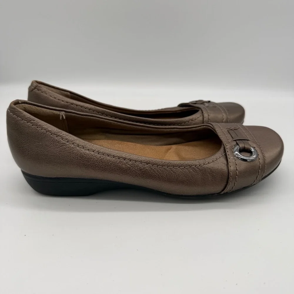 Clarks Collection Womens Bronze Metallic Leather Flats Shoes 6 M 26101518